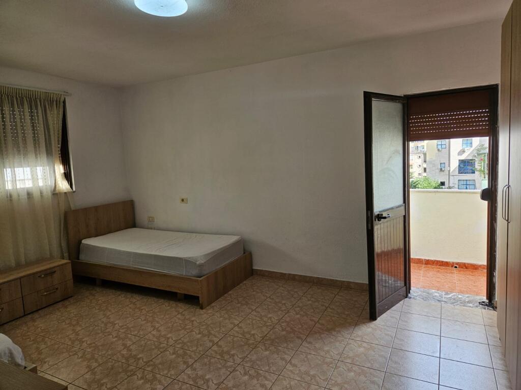 Affittasi appartamento 2+1 vicino a Piazza Willson, dietro l'ufficio postale
