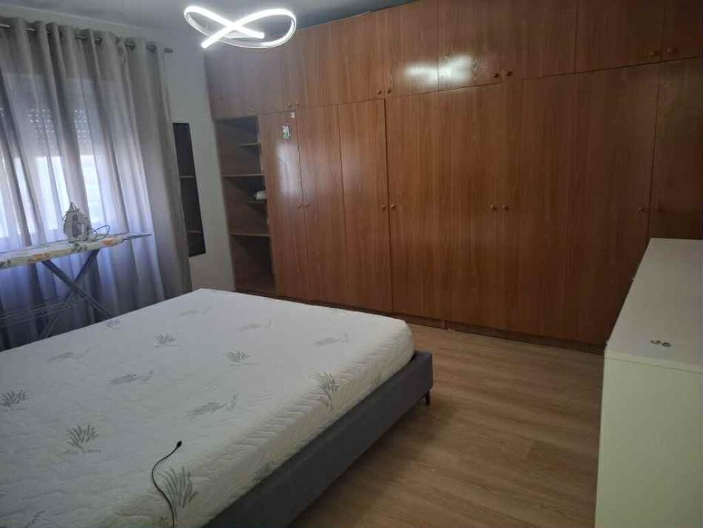 Affittasi appartamento 1+1 Vasil Shanto di fronte a KESH