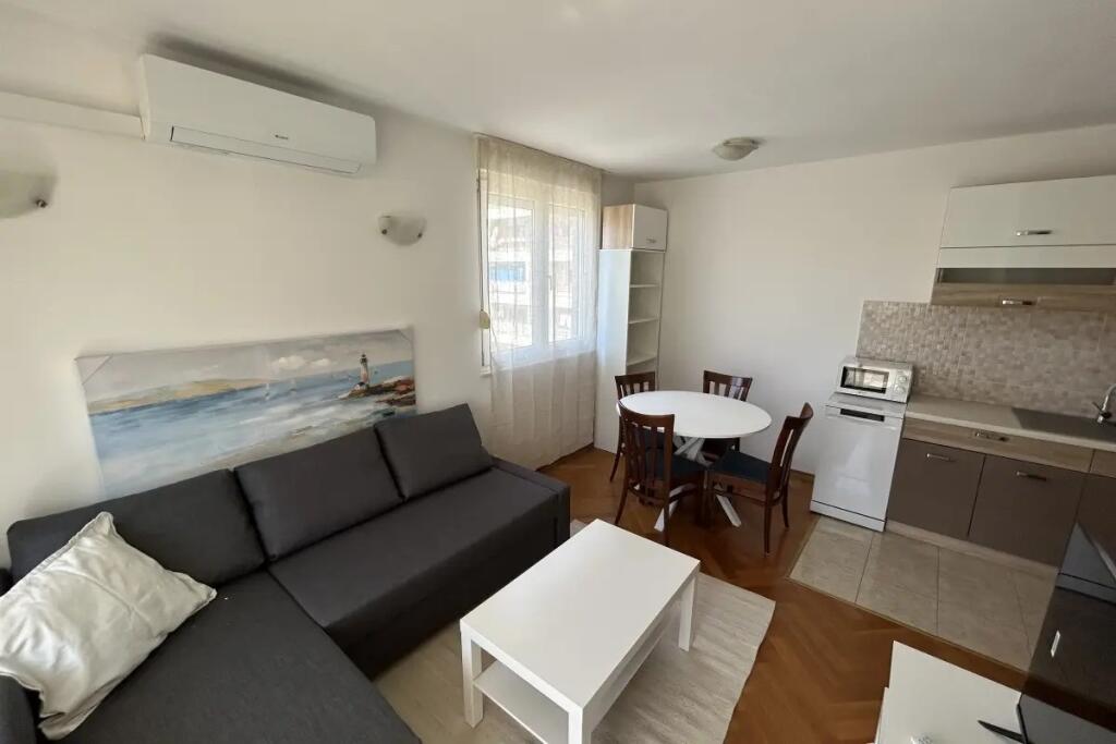 Appartamento In Affitto 1+1 in Rruga e Dibres (ID B211358) Tirane