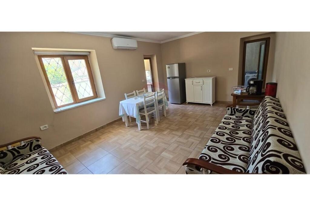 Shitet Apartament 2+1 në Rrugën Fortuzi