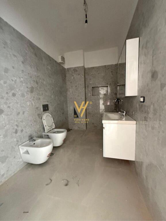 OFFICE 70M2 FOR RENT AT AURA COMPLEX, ZOGU I ZI 450 EURO