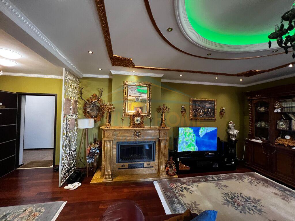 Tirane, apartment 3+1 for sale 7th floor, 182 m² 650,000 € (RRUGA E BARRIKADAVE)
