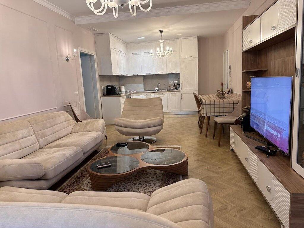 IN VENDITA, APPARTAMENTO 2+1+2+VERANDA + 2 GARAGE! 280.000 €
