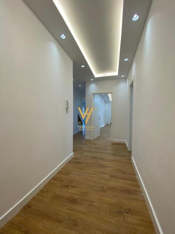 JEPET ZYRE 130 M2 ME QERA NE BLLOK 2.000 EURO