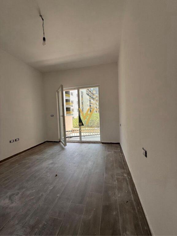 OFFICE 70M2 FOR RENT AT AURA COMPLEX, ZOGU I ZI 450 EURO