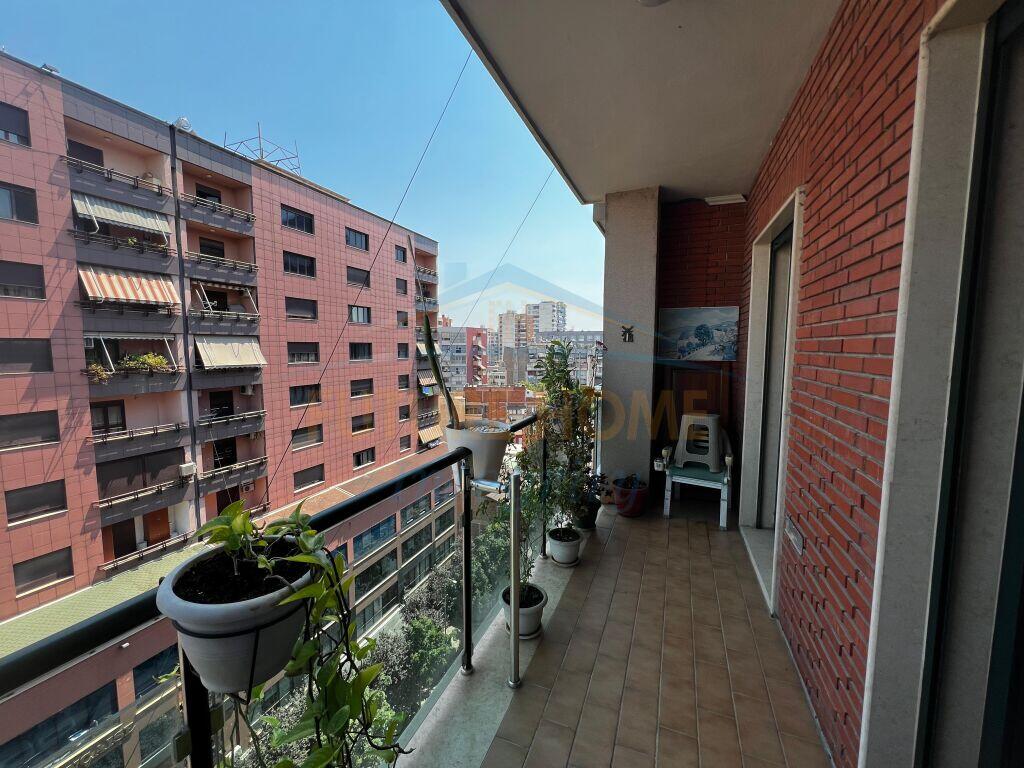 Tirane, apartment 3+1 for sale 7th floor, 182 m² 650,000 € (RRUGA E BARRIKADAVE)
