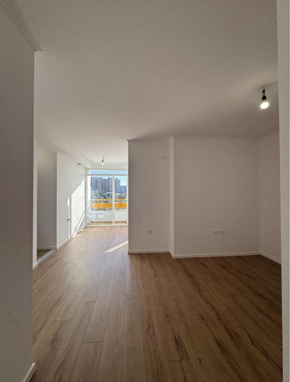 Shitet apartament 1+1 ⬇️  Rr Irfan Tomini( Perball Kompleksit Delijorgji- Te Karburant Kastrati)