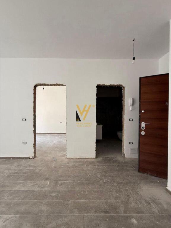 OFFICE 70M2 FOR RENT AT AURA COMPLEX, ZOGU I ZI 450 EURO