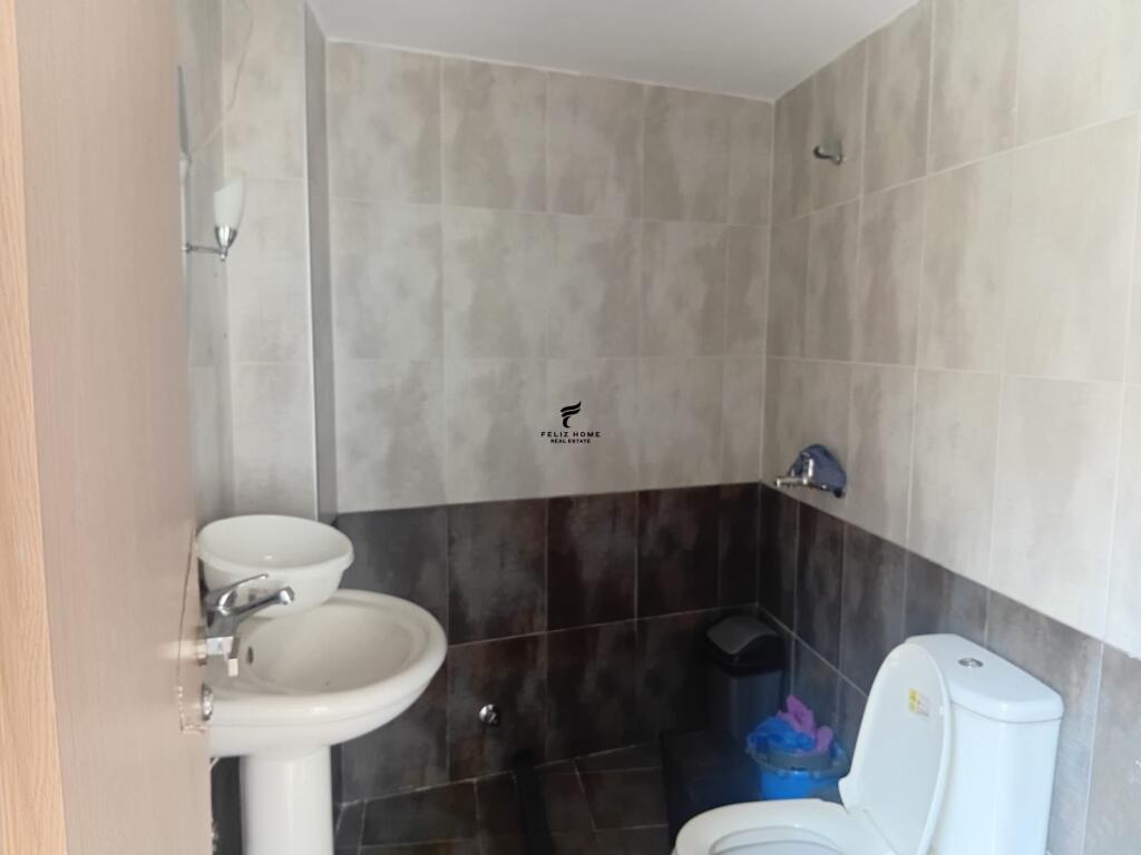 DYQAN ME QERA 70 M2 RRUGA E ELBASANIT 900 EURO