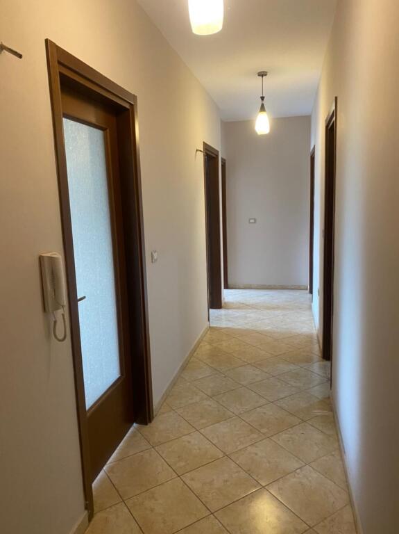3+1,empty,dry lake,600 euros,additional parking offered
