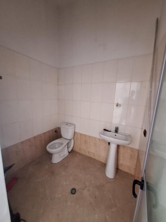Vendesi due negozi annessi a Misto Mame 114 m2