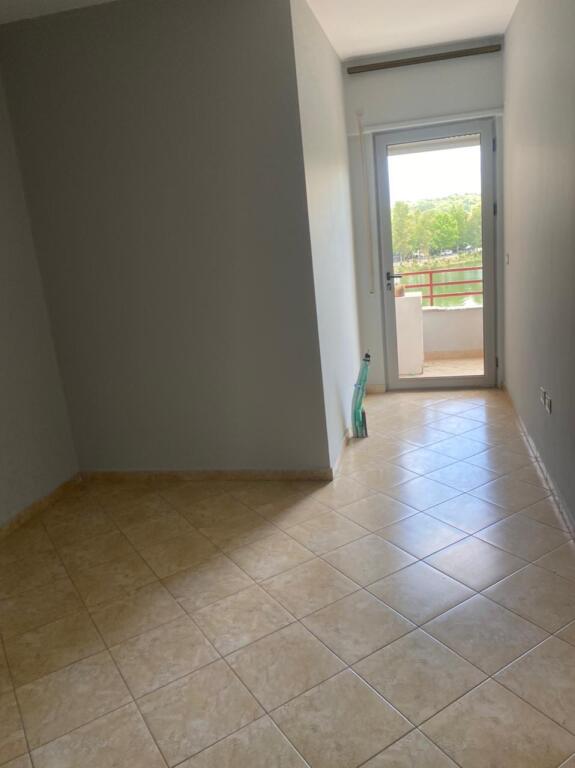 3+1,empty,dry lake,600 euros,additional parking offered