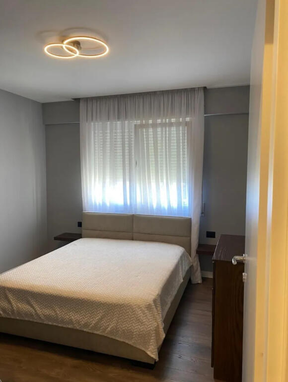 AFFITTASI APPARTAMENTO 1+1 VIA KAVAJES VICINO A GLOBE