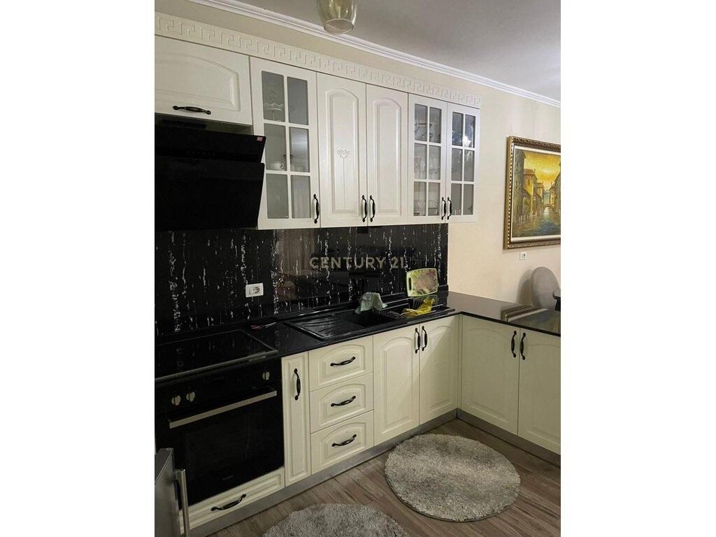 VENDESI SUPER APPARTAMENTO 2+1+2+VERANDA VICINO AL RISTORANTE FRESKUT 150.000 €