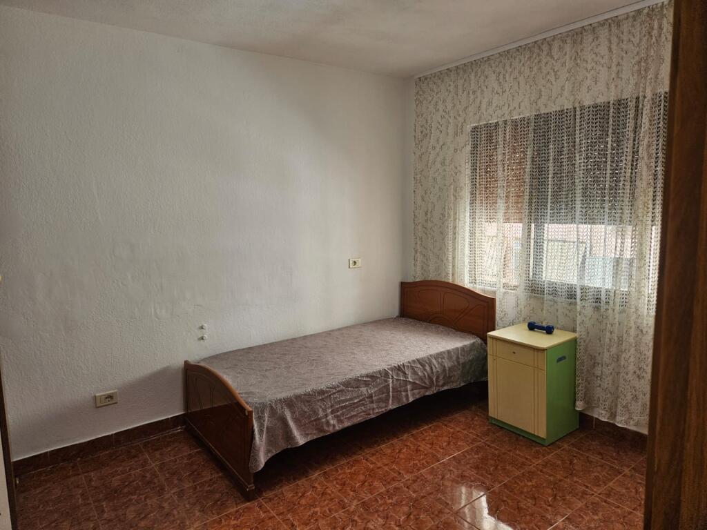 Affittasi appartamento 2+1 vicino a Piazza Willson, dietro l'ufficio postale
