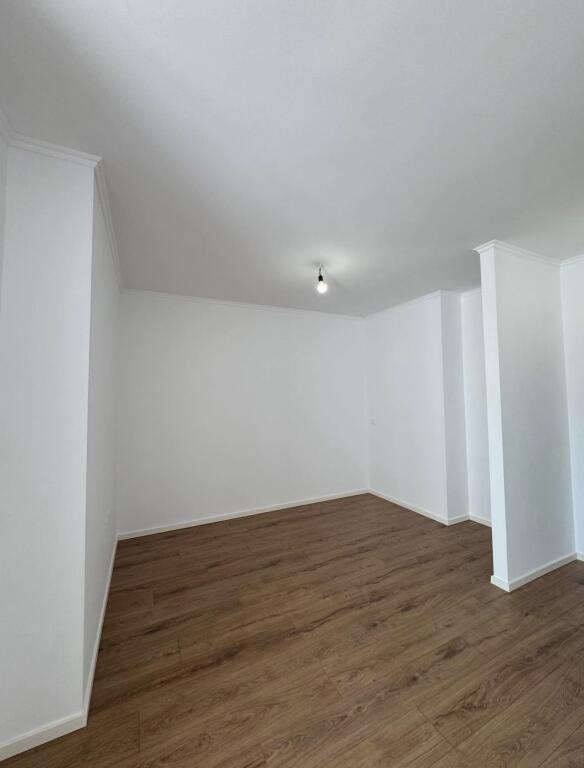 Shitet apartament 1+1 ⬇️  Rr Irfan Tomini( Perball Kompleksit Delijorgji- Te Karburant Kastrati)
