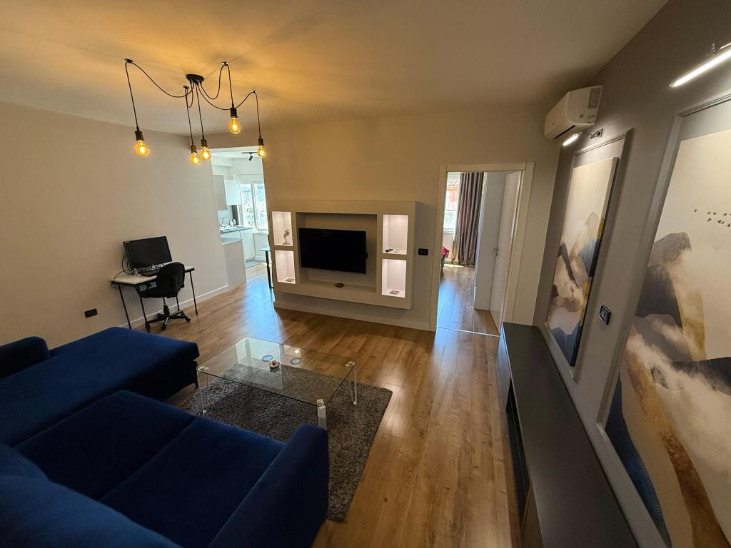 Apartment for rent 1+1 Komuna Parisit 700 Euro