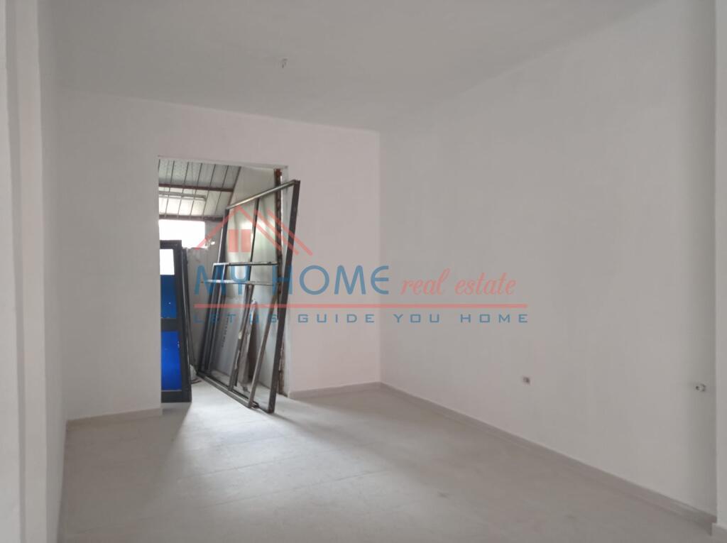 Commercial space for rent at Partizani School in Tirana
