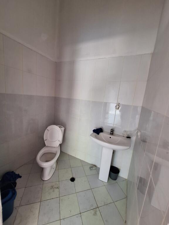 Vendesi due negozi annessi a Misto Mame 114 m2