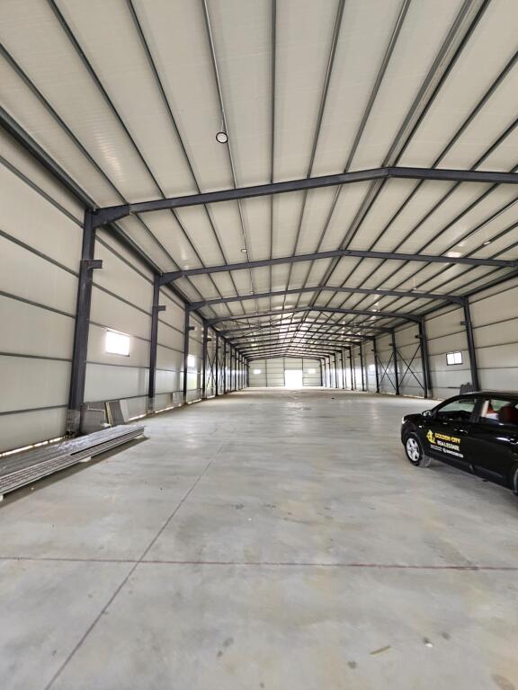 🏢 Capannone + Ufficio in Affitto – 5000 m² di Terreno sulla Strada Plepa–Ndroq