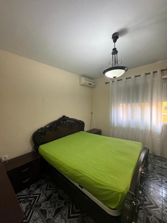 Affittasi appartamento 1+1 Via Kavajes, vicino al condor center, vicino al bar xhino Prezzo: 400 mila lek