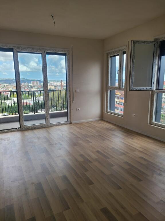 AMBIENT BIZNESI ME QIRA TE TRIO TOWER DON BOSKO