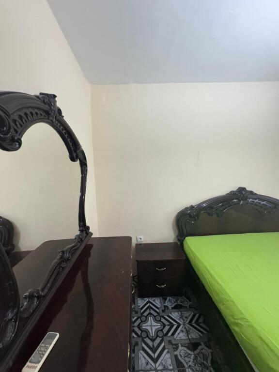 Affittasi appartamento 1+1 Via Kavajes, vicino al condor center, vicino al bar xhino Prezzo: 400 mila lek