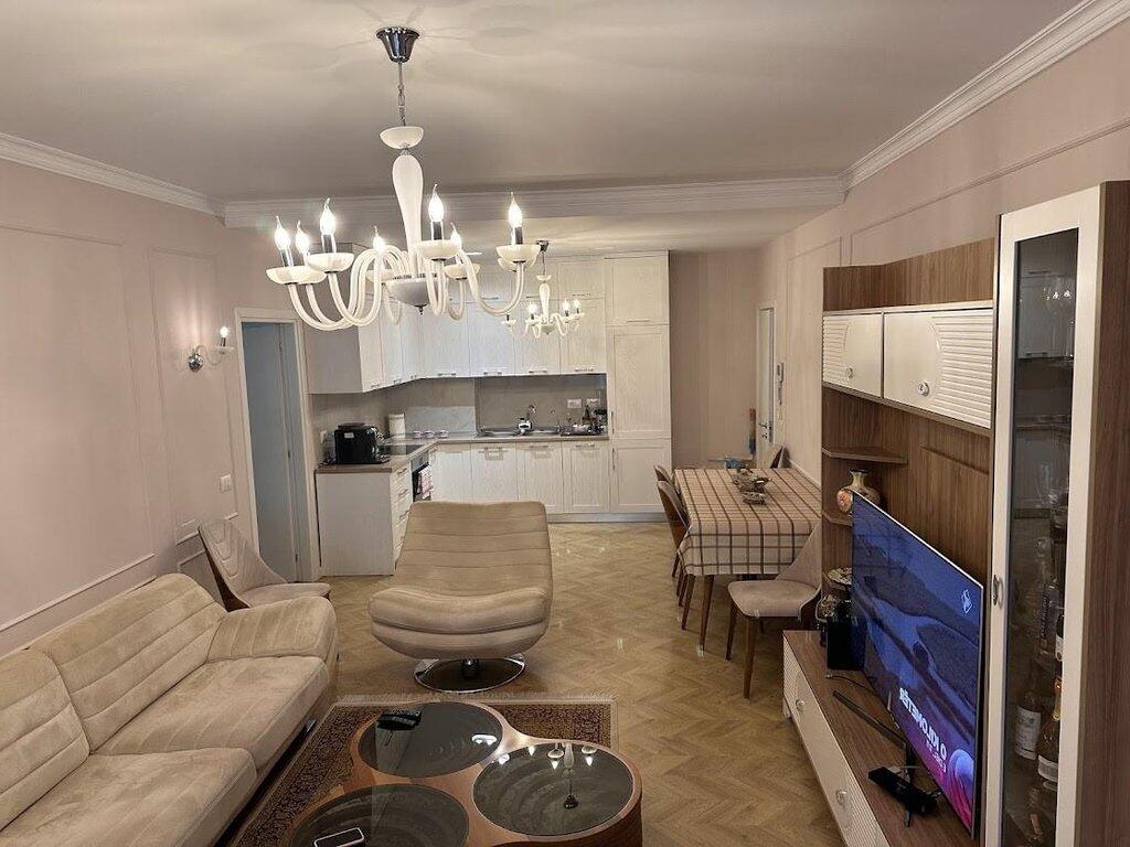 IN VENDITA, APPARTAMENTO 2+1+2+VERANDA + 2 GARAGE! 280.000 €