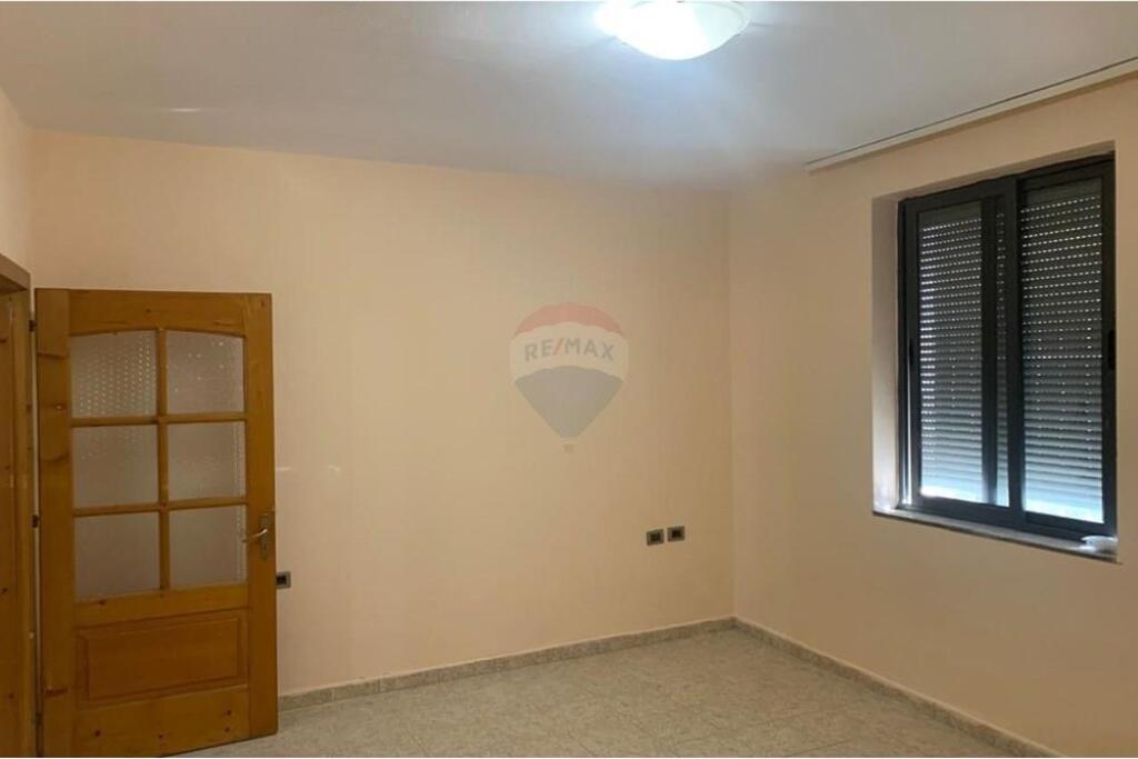Rent - Office space near 21 Dhjetori