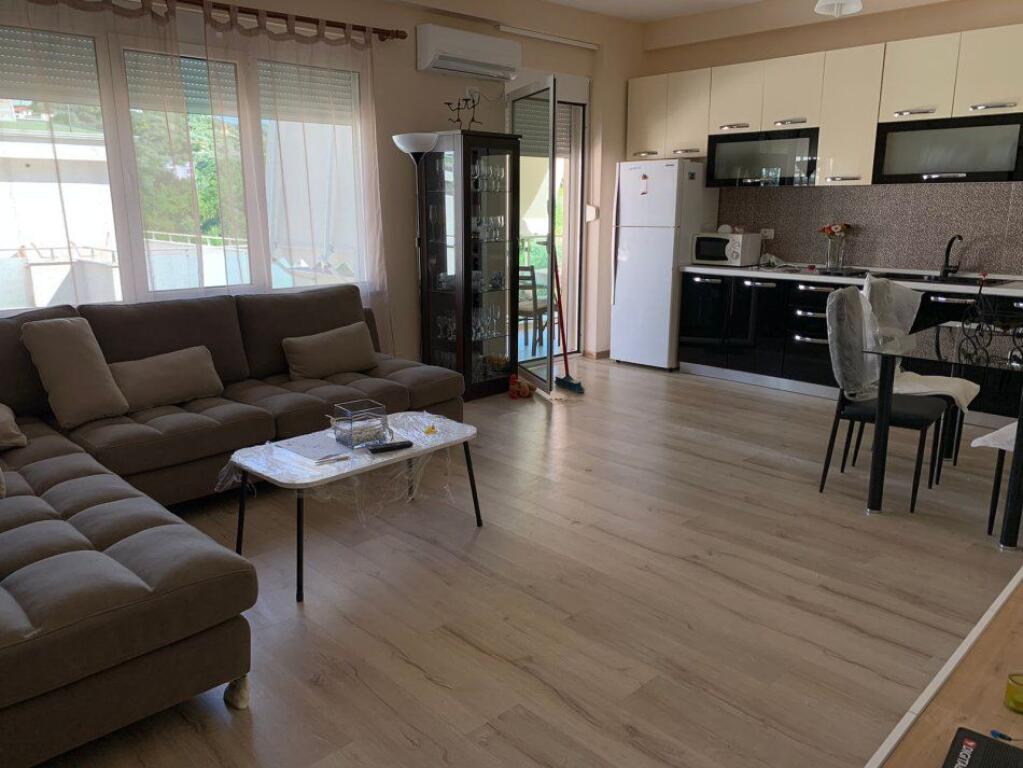 JEPET ME QERA APARTAMENT 2+1 700 EURO KOPSHTI BOTANIK