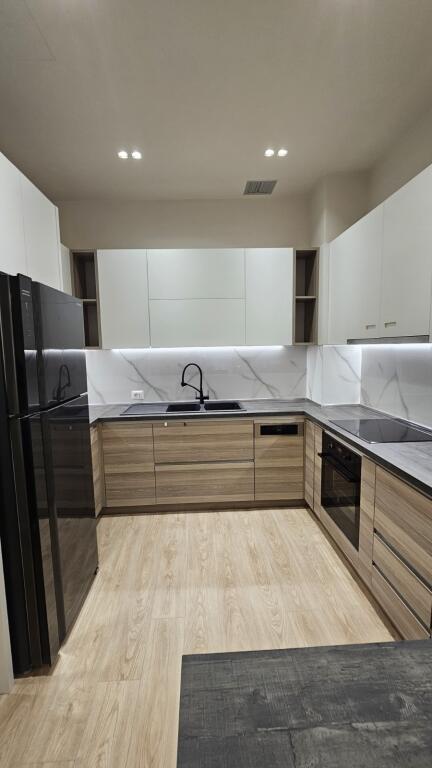 SUPER APARTMENT FOR RENT AT DRY LAKE 3+1+2, TIRANA