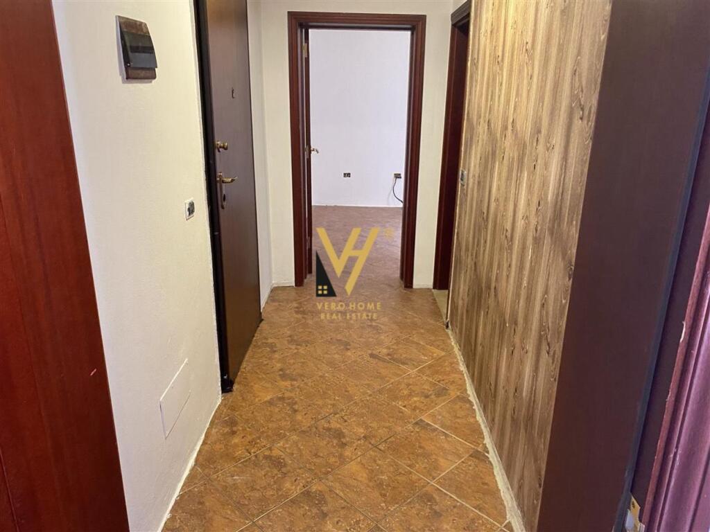 JEPET ZYRE 50 M2 ME QIRA TE BLLOKU 650 EURO