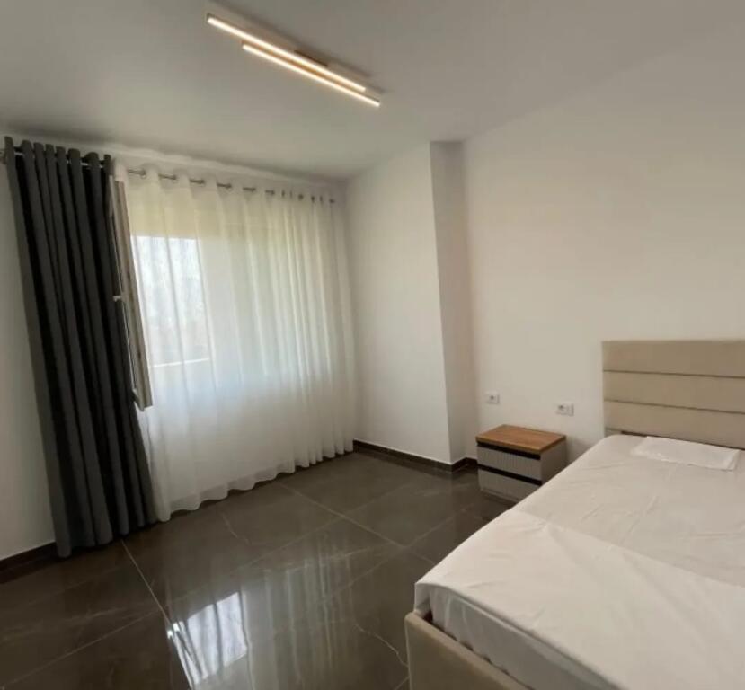Jepet apartament 2+1+2 me qera te Golden Park Perballe Amerikan 3