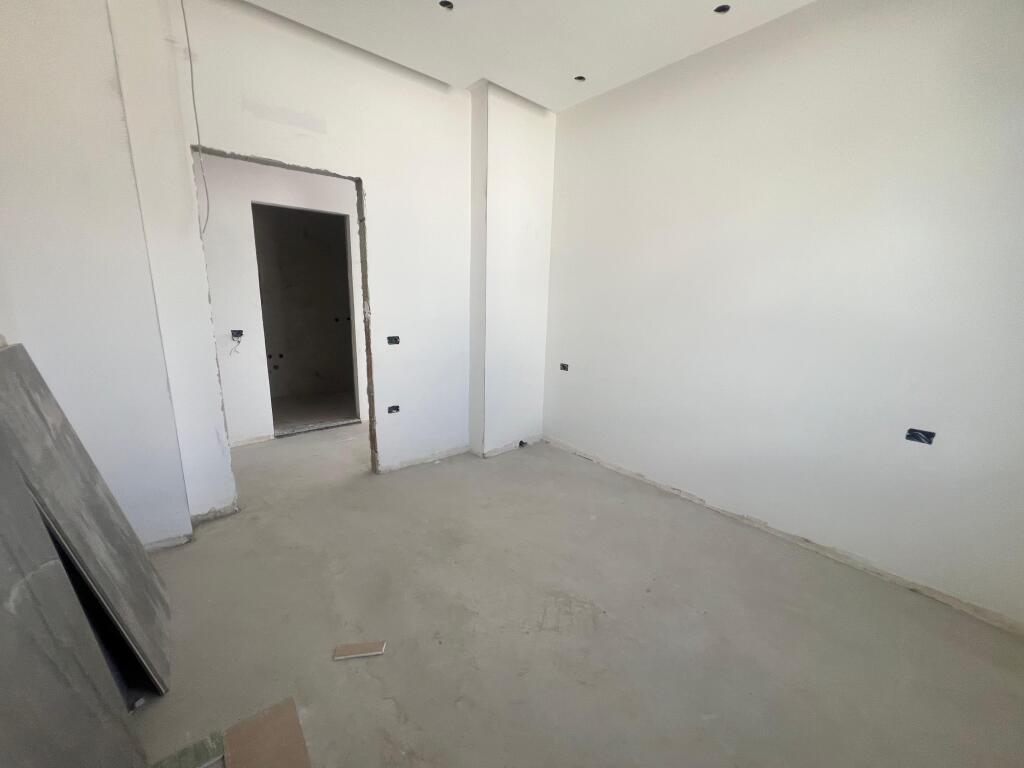 Shitet Apartament 2+1 me Verandë – Astir