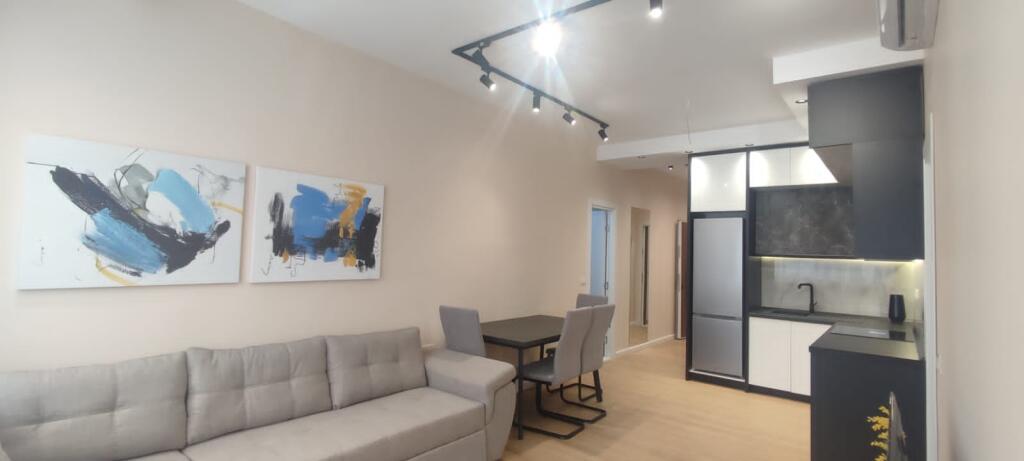 Shitet  Apartament 2+1+ballkon +tualete ( pa dritare )   ⛳️Laprake