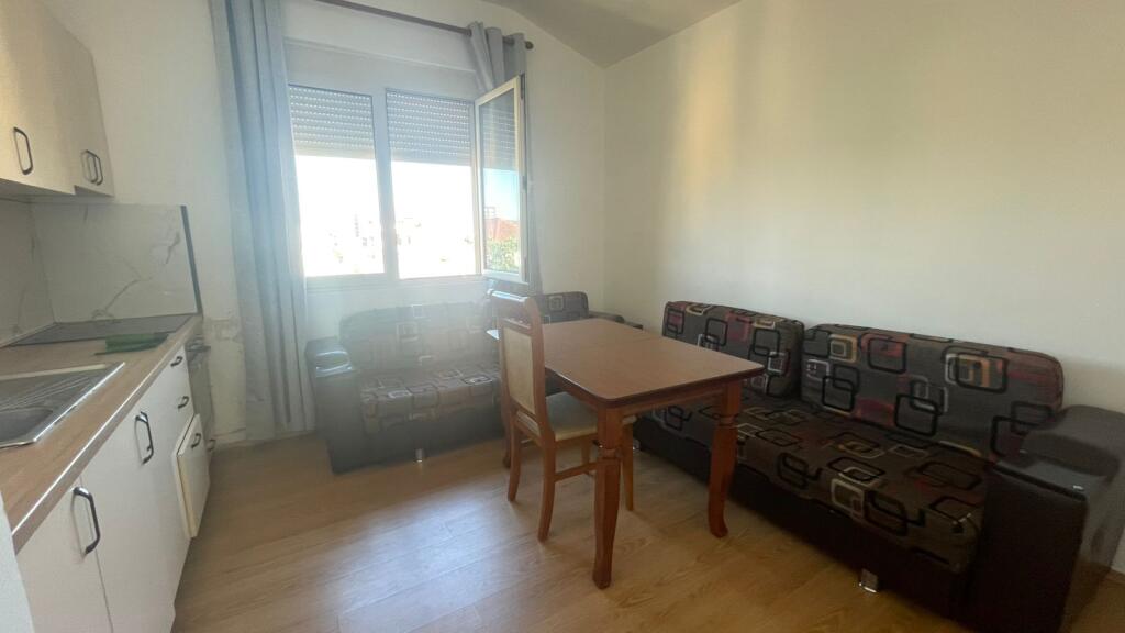 Qera, Hyrje 2+1+blk, Fakulteti i Mjekësisë