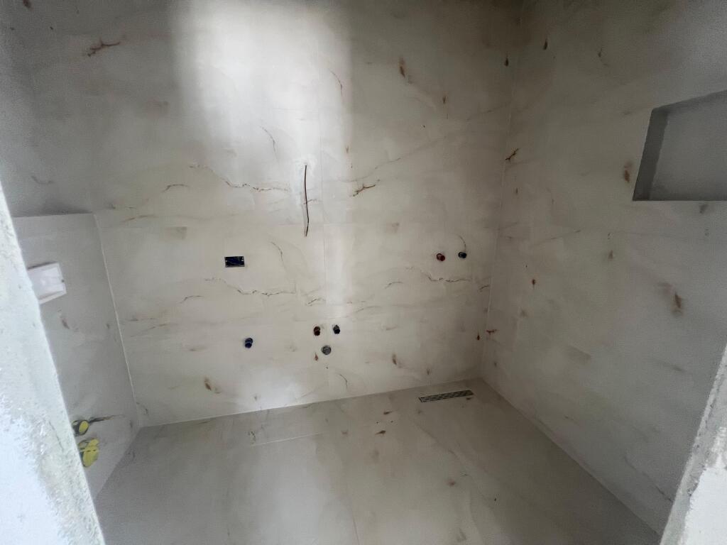 Shitet Apartament 2+1 me Verandë – Astir