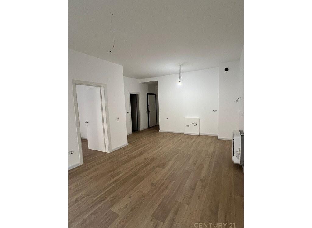 Zyra me qira në një objekt modern pranë Olimpikut, te Komuna e Parisit 700 € /Muaj