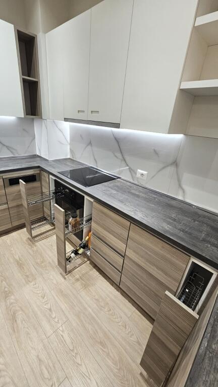 SUPER APARTMENT FOR RENT AT DRY LAKE 3+1+2, TIRANA