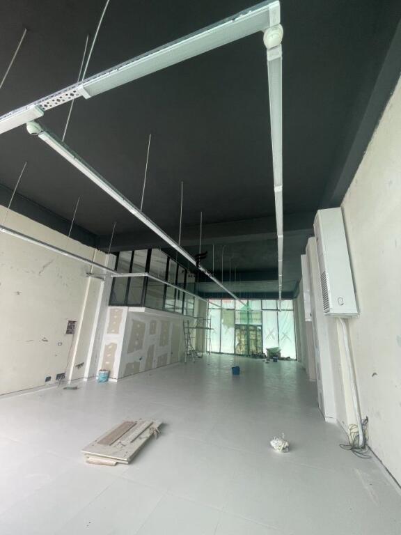 MAGAZZINI IN AFFITTO 141 M2 5 MAJI 1.100 EURO