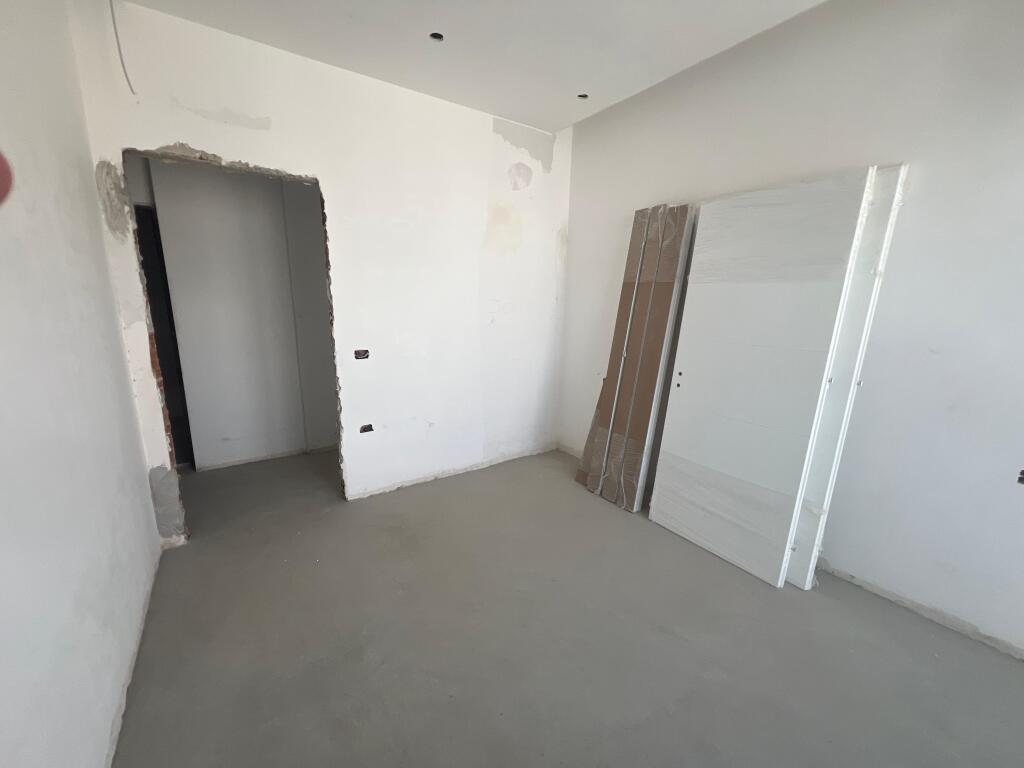 Shitet Apartament 2+1 me Verandë – Astir