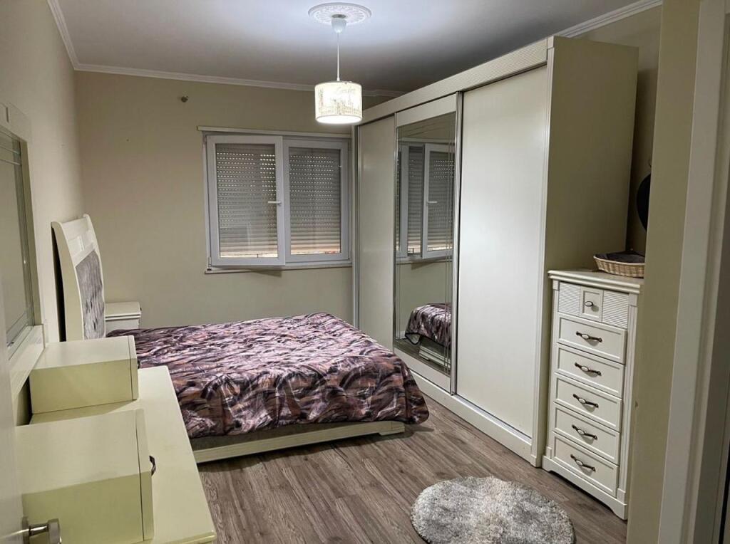In vendita 2+1, con veranda, vicino al ristorante fresco, prezzo 150.000 eurp
