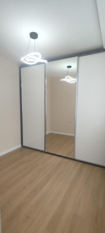 Shitet  Apartament 2+1+ballkon +tualete ( pa dritare )   ⛳️Laprake