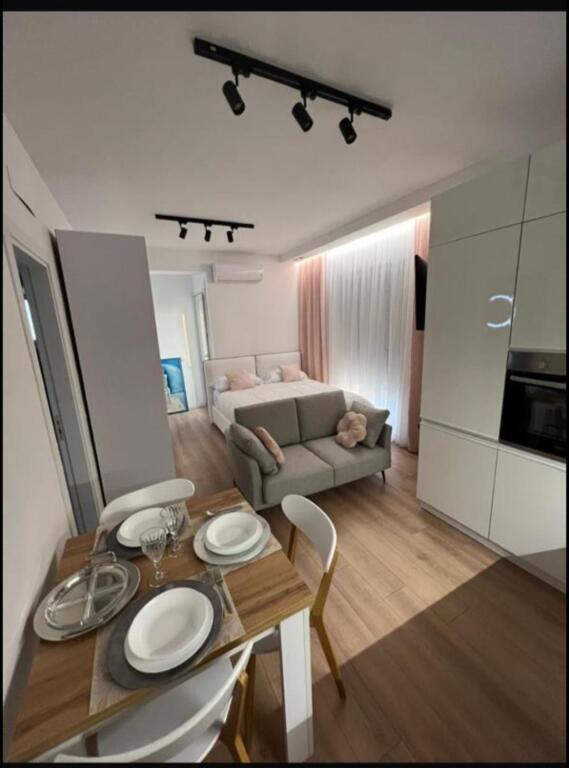 Studio in Affitto – Dietro American 2