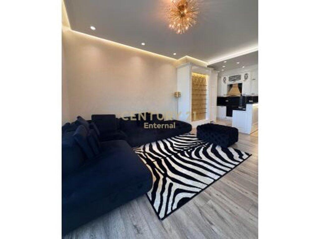 ✨ Appartamento 2+2 con Posto Auto – Ambasciatore 3, Eleganza e Sicurezza nel Centro di Tirana!