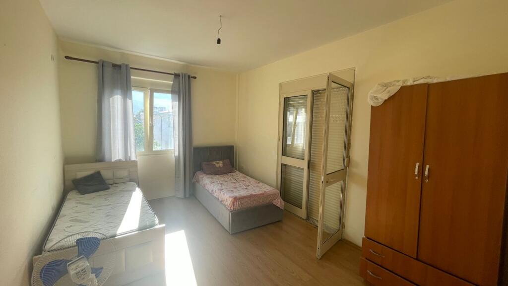 Qera, Hyrje 2+1+blk, Fakulteti i Mjekësisë