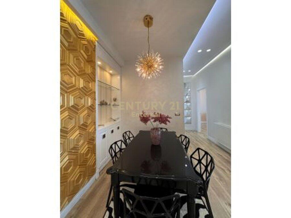 ✨ Appartamento 2+2 con Posto Auto – Ambasciatore 3, Eleganza e Sicurezza nel Centro di Tirana!