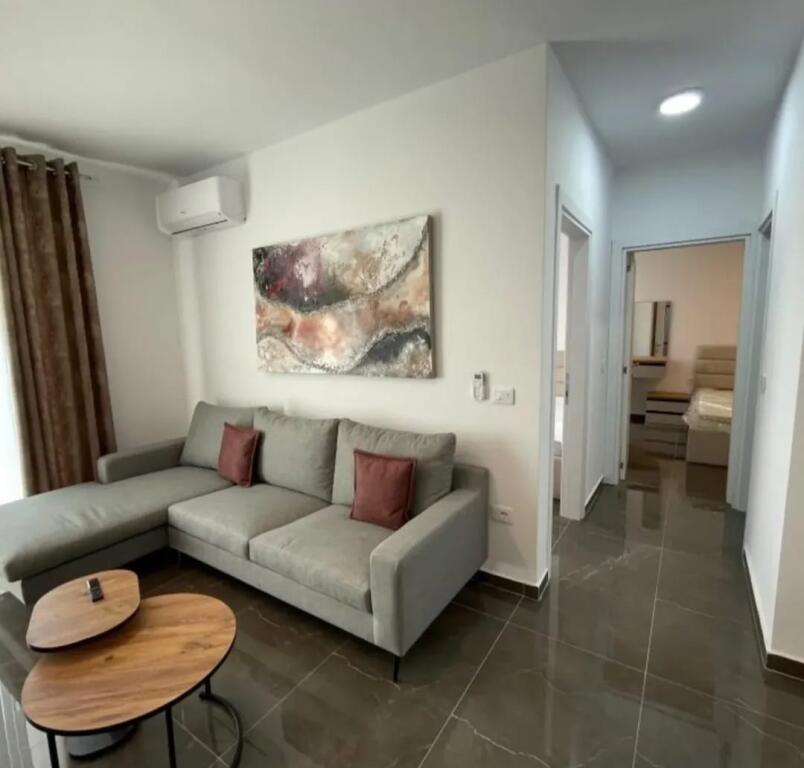 Jepet apartament 2+1+2 me qera te Golden Park Perballe Amerikan 3