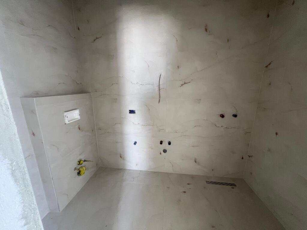 Shitet Apartament 2+1 me Verandë – Astir