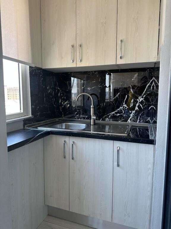 Jepet apartament 2+1 me qira tek Materniteti i Ri!